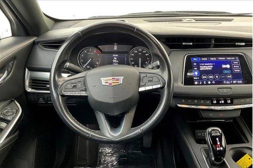 2022 Cadillac XT4 Premium Luxury