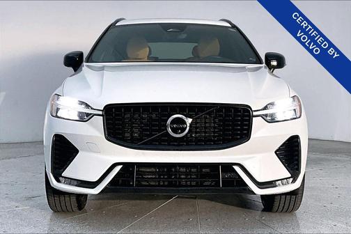 2023 Volvo XC60 B5 Ultimate Dark Theme