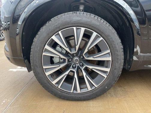 2022 Volvo XC90 T6 Momentum 7 Passenger