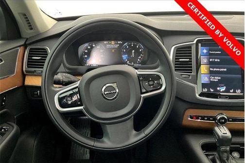 2022 Volvo XC90 T6 Momentum 7 Passenger