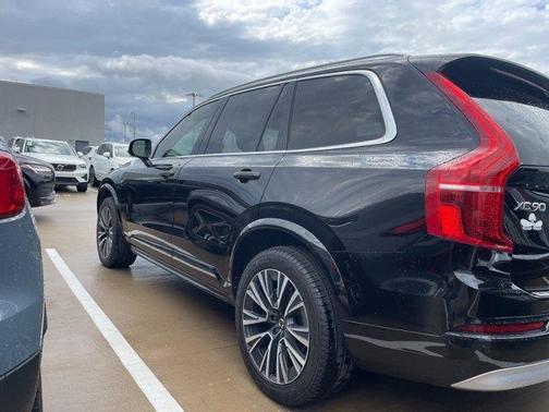 2022 Volvo XC90 T6 Momentum 7 Passenger