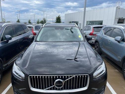 2022 Volvo XC90 T6 Momentum 7 Passenger