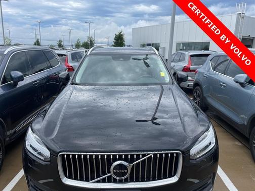 2022 Volvo XC90 T6 Momentum 7 Passenger
