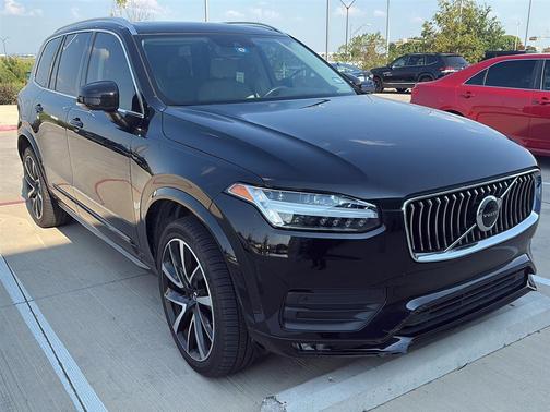 2022 Volvo XC90 T6 Momentum 7 Passenger