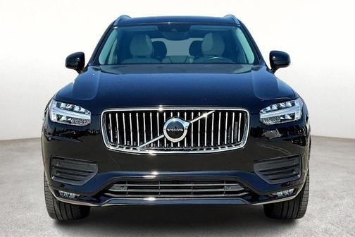 2022 Volvo XC90 T6 Momentum 7 Passenger