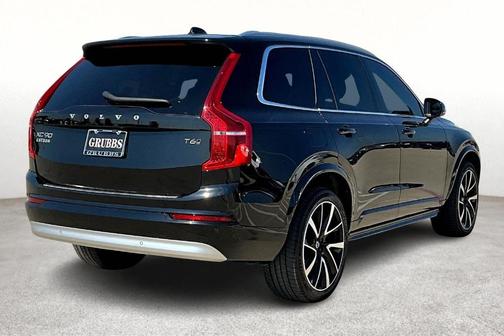 2022 Volvo XC90 T6 Momentum 7 Passenger
