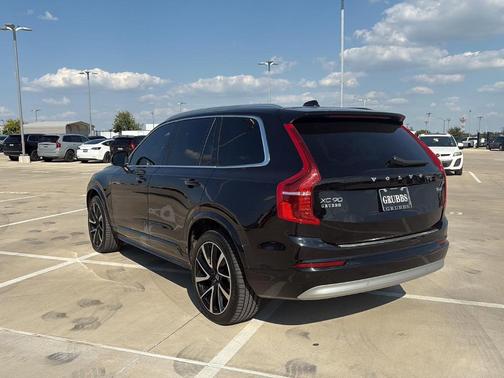 2022 Volvo XC90 T6 Momentum 7 Passenger