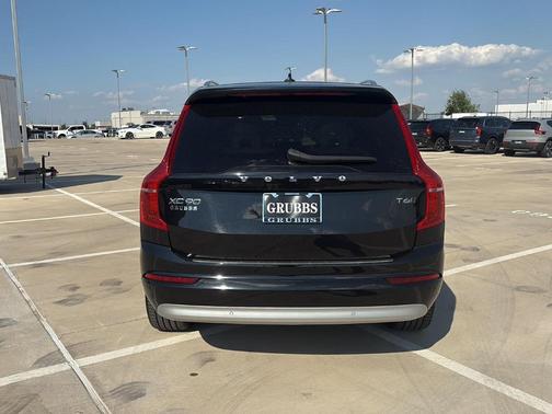 2022 Volvo XC90 T6 Momentum 7 Passenger