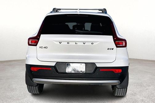 2023 Volvo XC40 B5 Plus Bright Theme