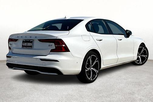 2024 Volvo S60 B5 Plus Dark Theme