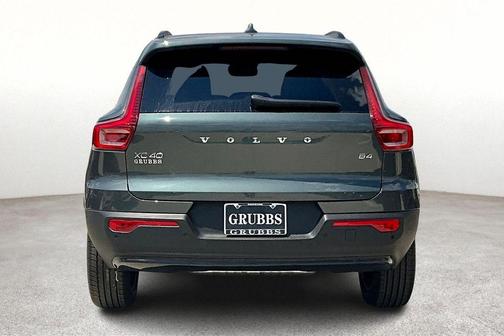 2026 Volvo XC40 B5 Core