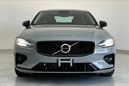 2025 Volvo S60 B5 Core
