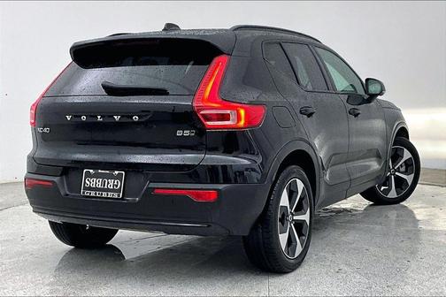 2025 Volvo XC40 B5 Plus Dark Theme