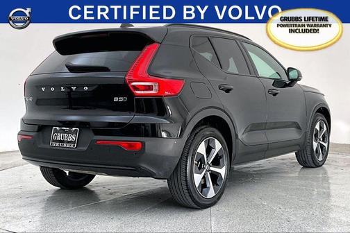 2025 Volvo XC40 B5 Plus Dark Theme