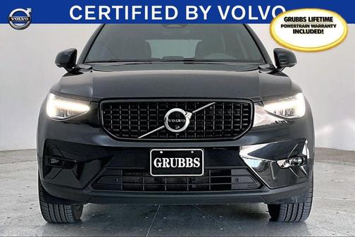 2025 Volvo XC40 B5 Plus Dark Theme