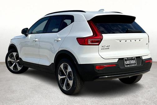 2026 Volvo XC40 B4 Plus