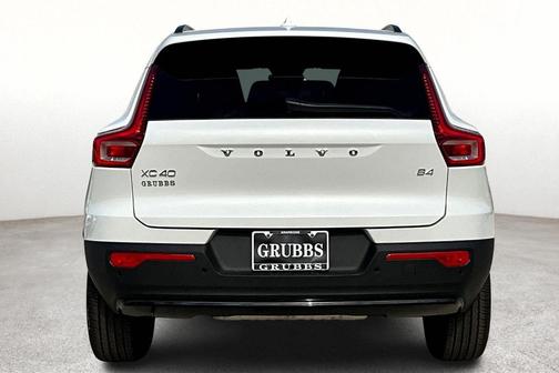 2026 Volvo XC40 B4 Plus