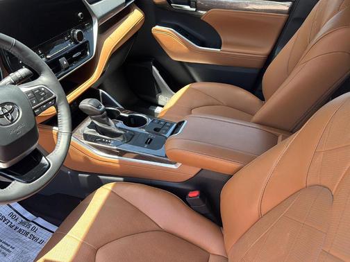 2024 Toyota Highlander Hybrid Platinum