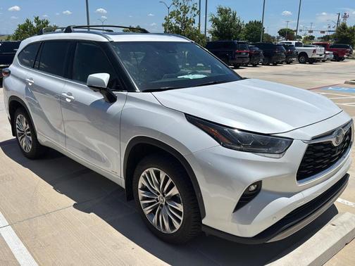 2024 Toyota Highlander Hybrid Platinum