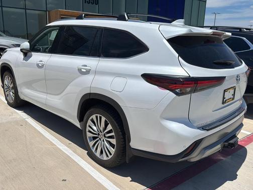 2024 Toyota Highlander Hybrid Platinum