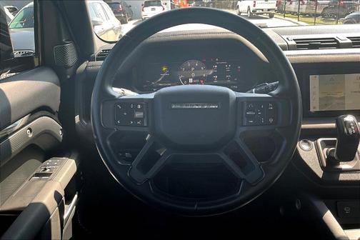 2024 Land Rover Defender P400 X-Dynamic SE