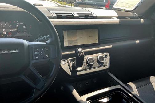 2024 Land Rover Defender P400 X-Dynamic SE