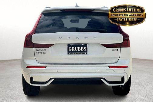 Crystal White 2026 Volvo XC60 B5 Ultra