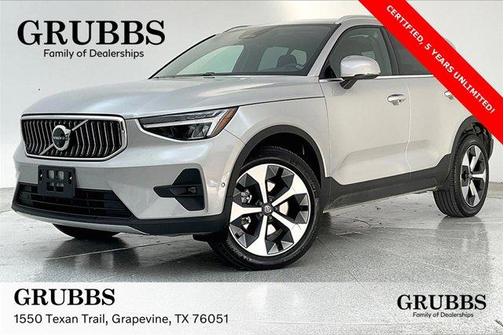 2025 Volvo XC40 B5 Plus Bright Theme