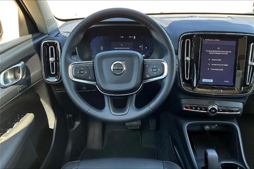 2025 Volvo XC40 B5 Core Bright Theme