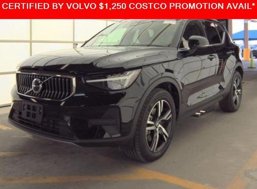 2025 Volvo XC40 B5 Core Bright Theme