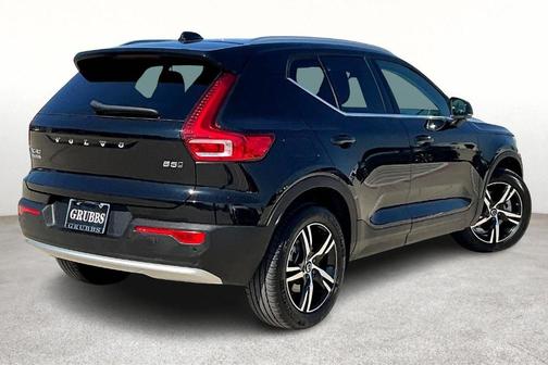 2025 Volvo XC40 B5 Core Bright Theme