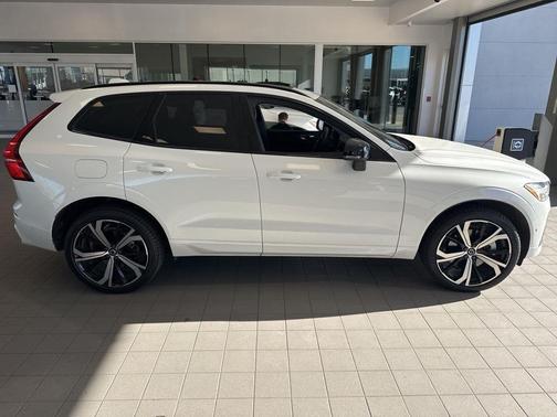 2025 Volvo XC60 Plug-In Hybrid T8 Ultra