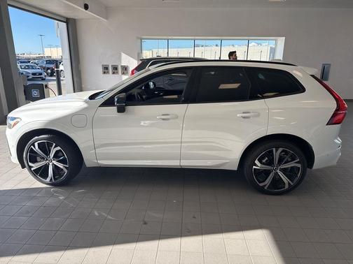 2025 Volvo XC60 Plug-In Hybrid T8 Ultra