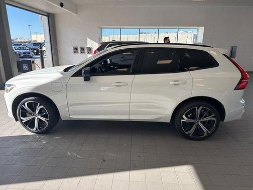 2025 Volvo XC60 Plug-In Hybrid T8 Ultra