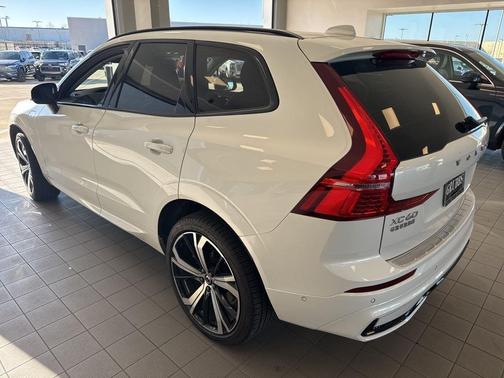 2025 Volvo XC60 Plug-In Hybrid T8 Ultra