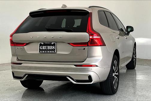 2025 Volvo XC60 B5 Plus