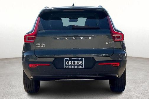 2026 Volvo XC40 B4 Plus