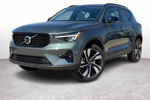 2026 Volvo XC40 B4 Plus
