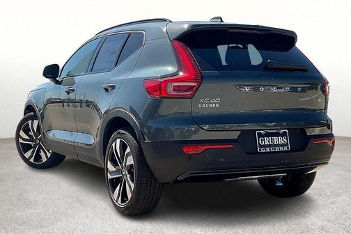 2026 Volvo XC40 B4 Plus