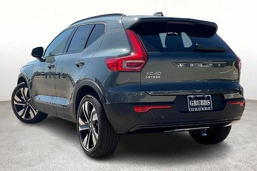 2026 Volvo XC40 B4 Plus