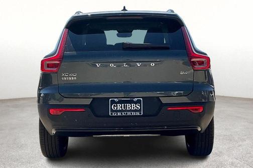 2026 Volvo XC40 B4 Plus