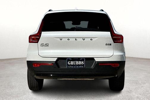 2025 Volvo XC40 B5 Ultra Dark Theme