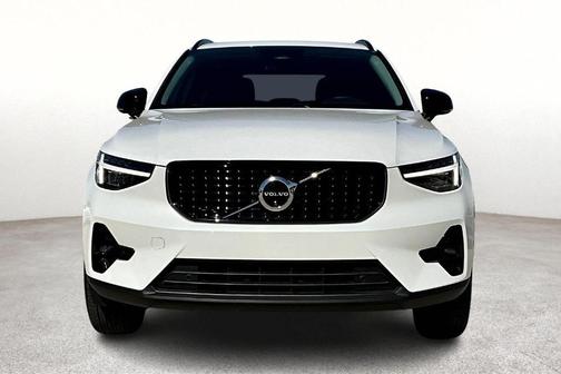 2025 Volvo XC40 B5 Ultra Dark Theme