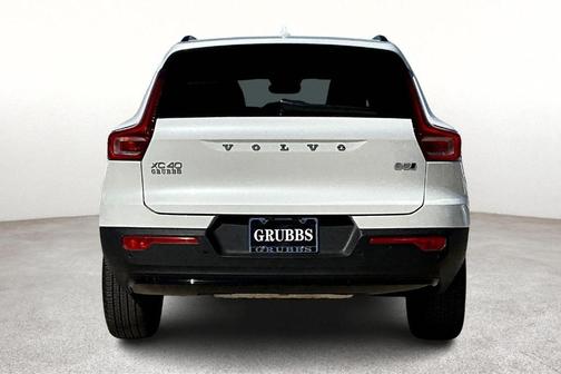 2025 Volvo XC40 B5 Ultra Dark Theme