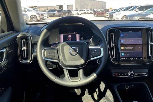 2025 Volvo XC40 B5 Ultra Dark Theme