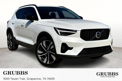 2025 Volvo XC40 B5 Ultra Dark Theme