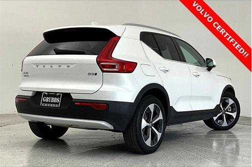 2025 Volvo XC40 B5 Plus Bright Theme