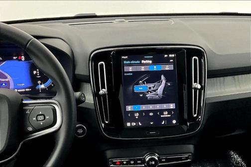 2025 Volvo XC40 B5 Plus Bright Theme