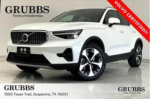 2025 Volvo XC40 B5 Plus Bright Theme