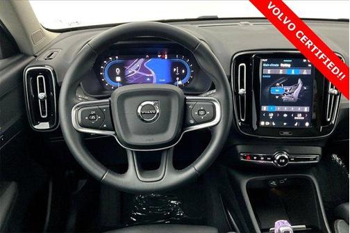 2025 Volvo XC40 B5 Plus Bright Theme